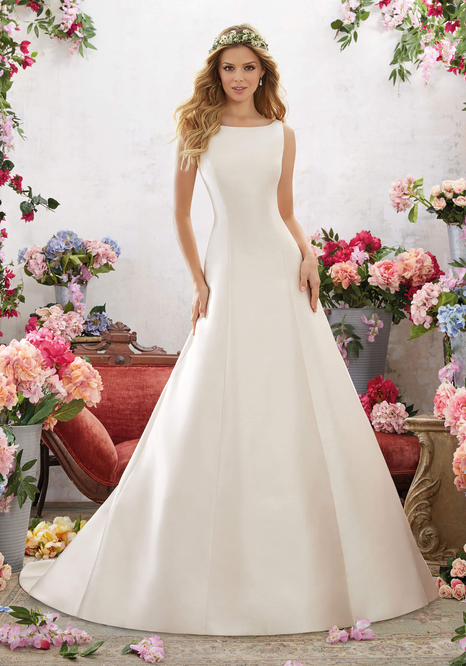 Скромное свадебное платье: простота и элегантность
